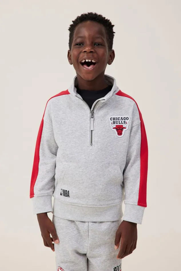 Boys Sweatshirts and Sweatpants Cotton On License Alfie Fleece Pullover Lcn Nba Fog Grey Marlechicago Bulls Badge Boys Sweatshirts and Sweatpants Cotton On License Alfie Fleece Pullover Lcn Nba Fog Grey Marlechicago Bulls Badge