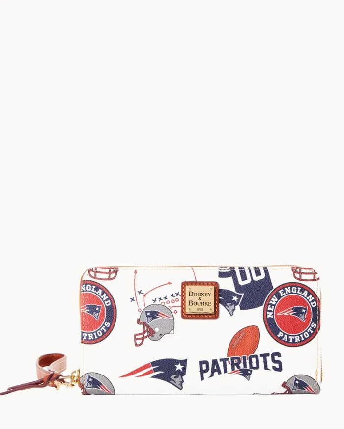 NFL Patriots Large Zip Around Wristlet Patriots Women Dooney and Bourke Wallets NFL Patriots Large Zip Around Wristlet Patriots Women Dooney and Bourke Wallets