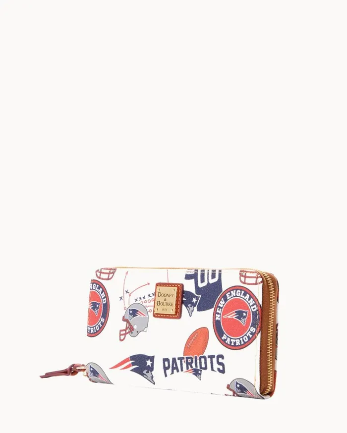 NFL Patriots Large Zip Around Wristlet Patriots Women Dooney and Bourke Wallets NFL Patriots Large Zip Around Wristlet Patriots Women Dooney and Bourke Wallets