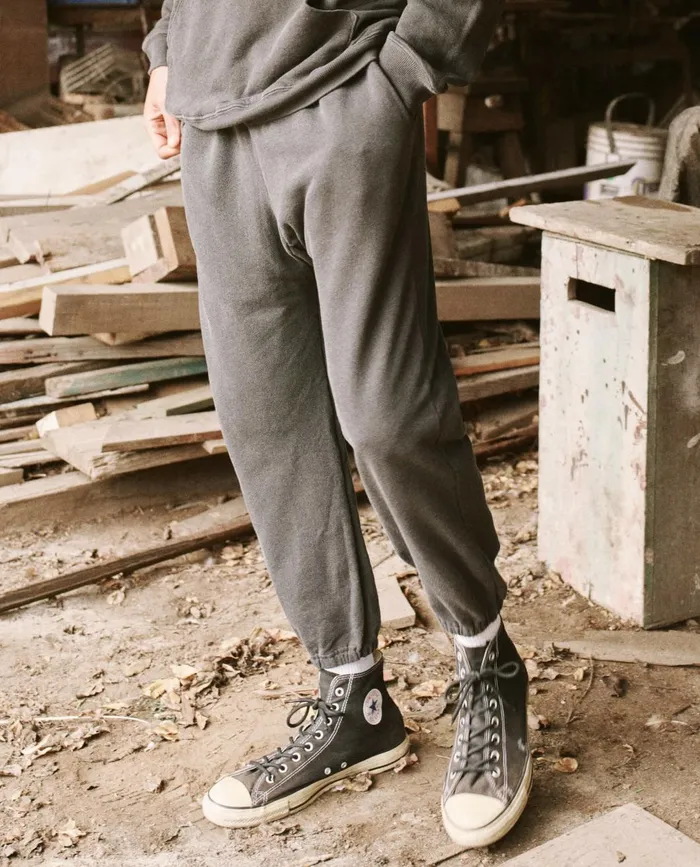 Tees and Sweats Men The Great The Men039s Stadium Sweatpant Washed Black
